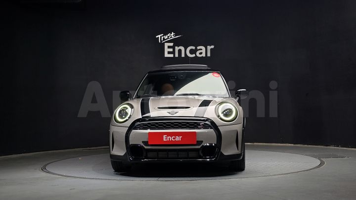 Mini Cooper 2023 — 3