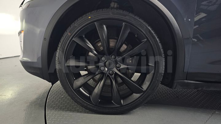 Tesla Model X 2020 — 5