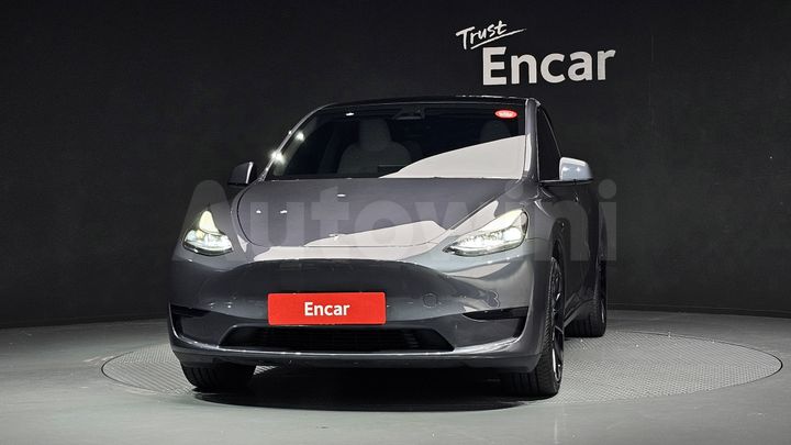 Tesla Model Y 2024 — 3