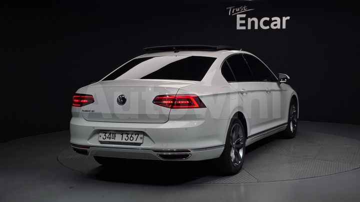 Volkswagen Passat 2018 — 2