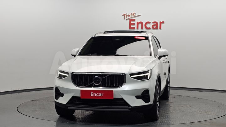 Volvo XC40 2023 — 3
