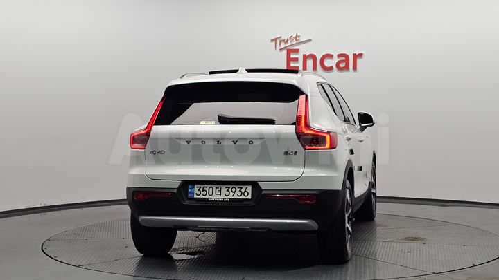 Volvo XC40 2023 — 4