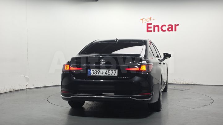 Lexus ES 2023 — 4