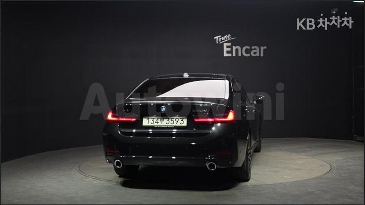 BMW 3 Series 2026 — 4