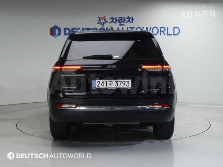 Jeep Cherokee 2023 — 4