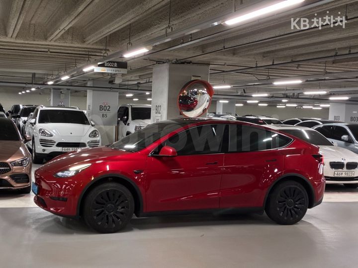 Tesla Model Y 2023 — 3