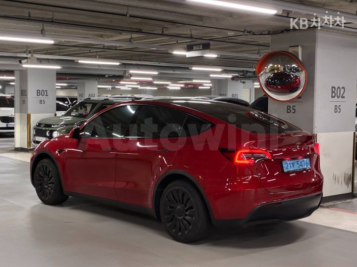 Tesla Model Y 2023 — 4