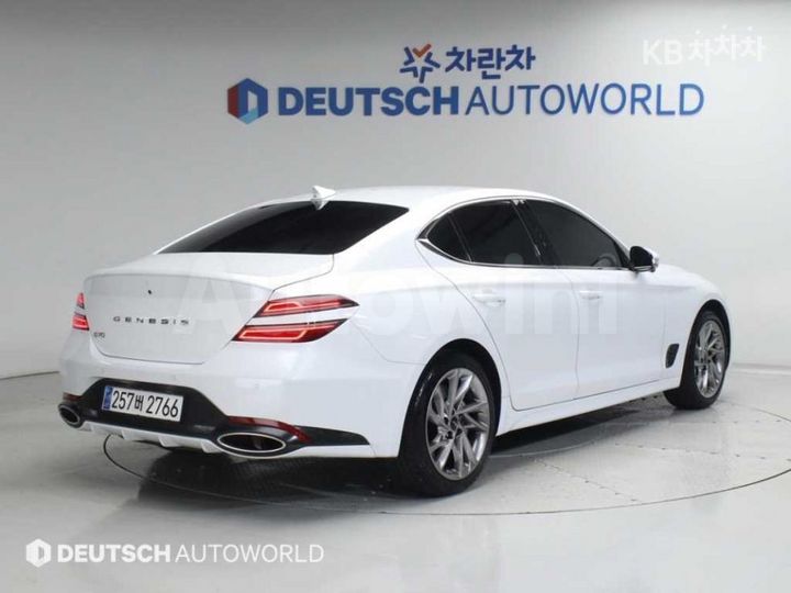 Genesis G70