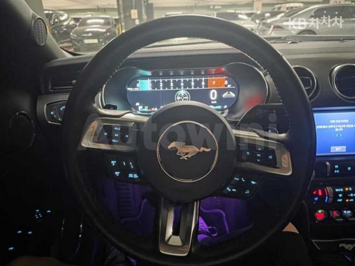 Ford Mustang 2021 — 4