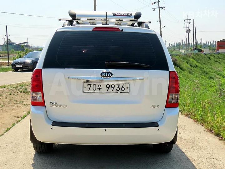 Kia Carnival 2013 — 4