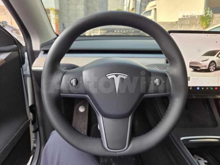 Tesla Model Y 2023 — 5