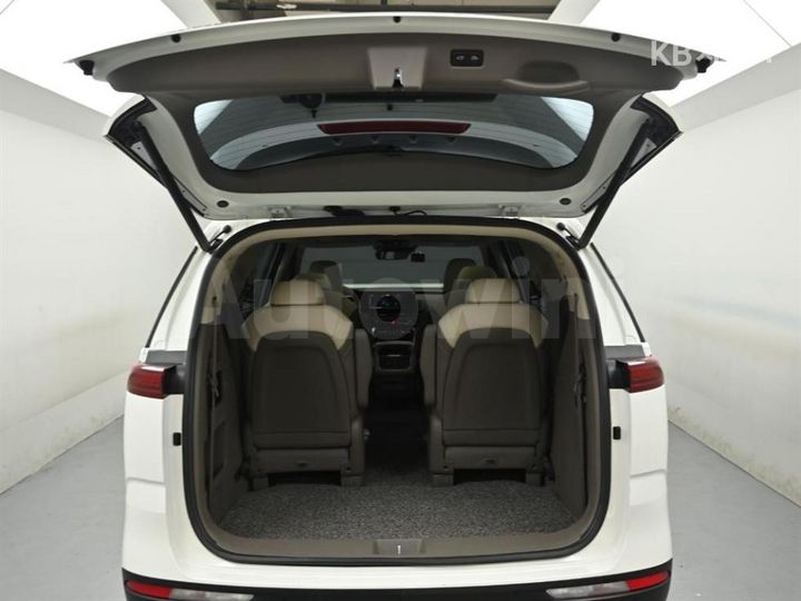 Kia Carnival 2021 — 3