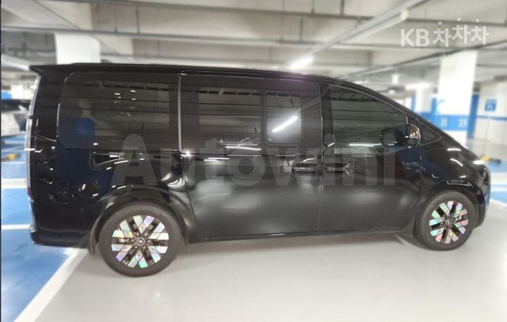 Hyundai Staria 2023 — 3