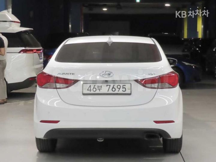 Hyundai Avante 2014 — 3