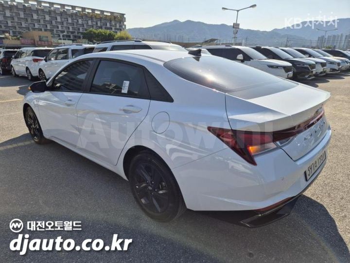 Hyundai Avante 2023 — 4