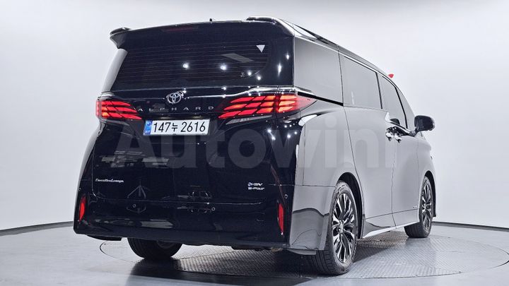 Toyota Alphard 2025 — 2