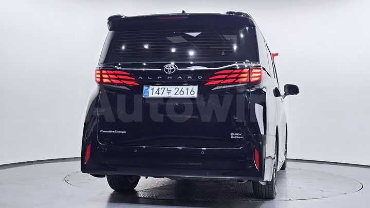 Toyota Alphard 2025 — 4