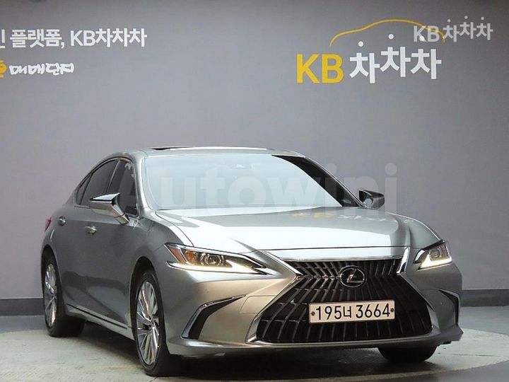 Lexus ES 2023 — 3