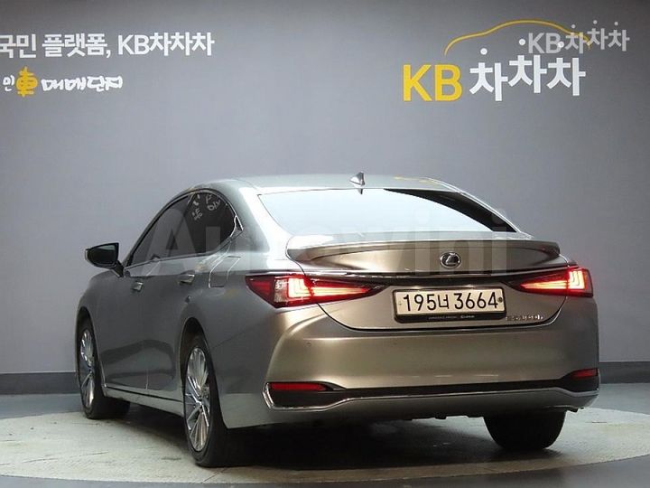Lexus ES 2023 — 4