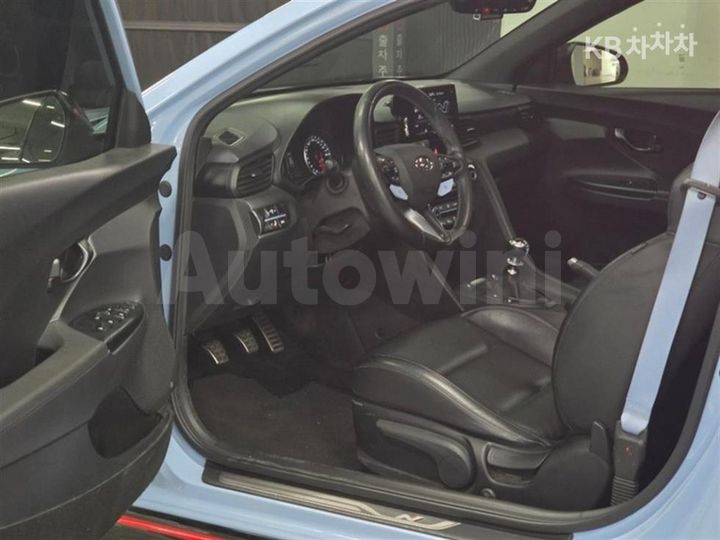 Hyundai Veloster 2023 — 4