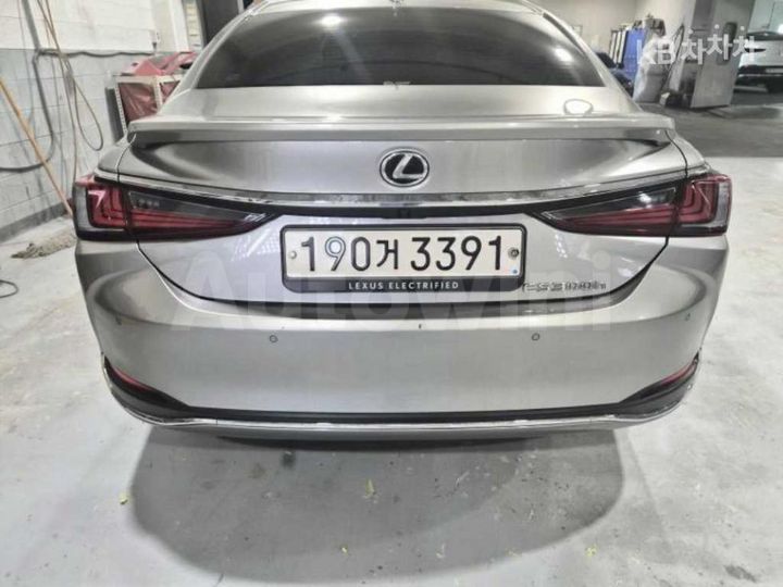 Lexus ES 2023 — 2