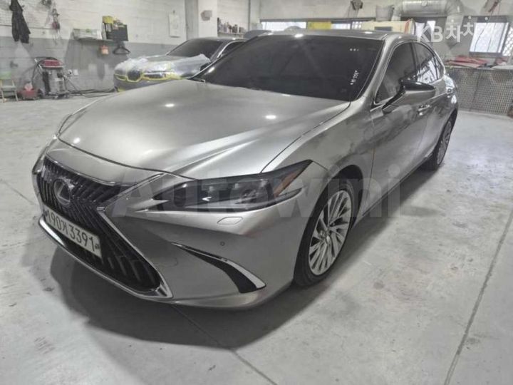 Lexus ES 2023 — 3