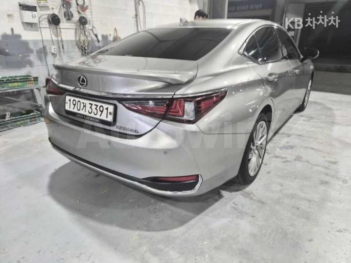 Lexus ES 2023 — 4
