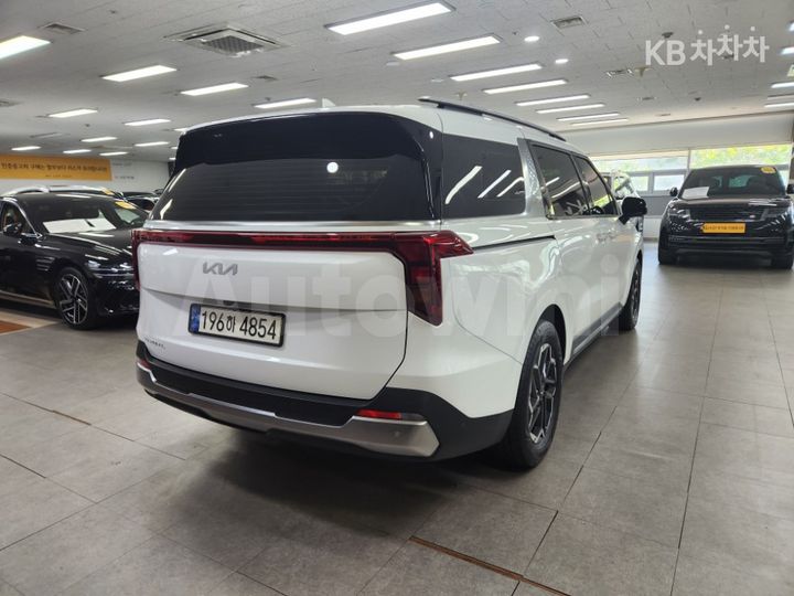Kia Carnival 2025 — 4