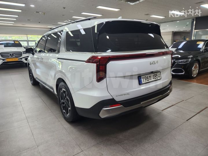 Kia Carnival 2025 — 5