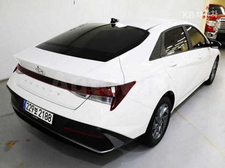 Hyundai Avante 2024 — 5