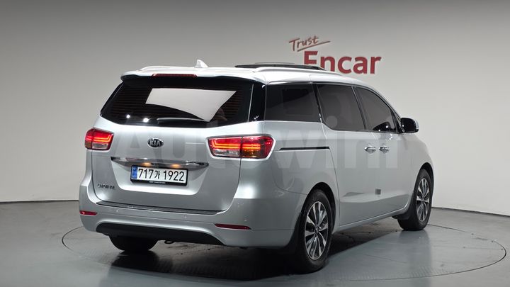 Kia Carnival 2015 — 2