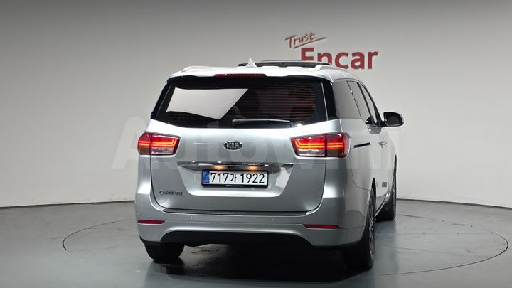 Kia Carnival 2015 — 4