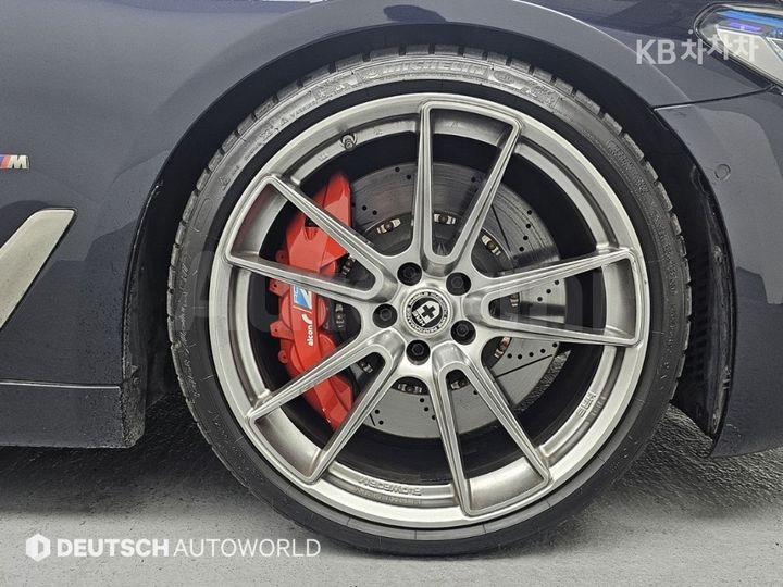 BMW 5 Series 2018 — 5