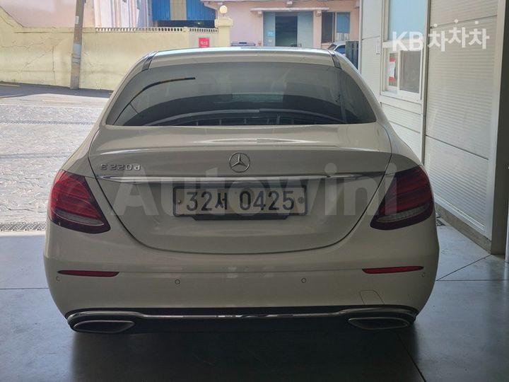 Mercedes Benz E Class 2017 — 3