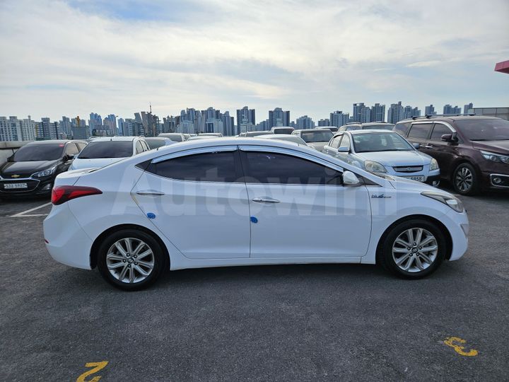 Hyundai Avante 2015 — 3