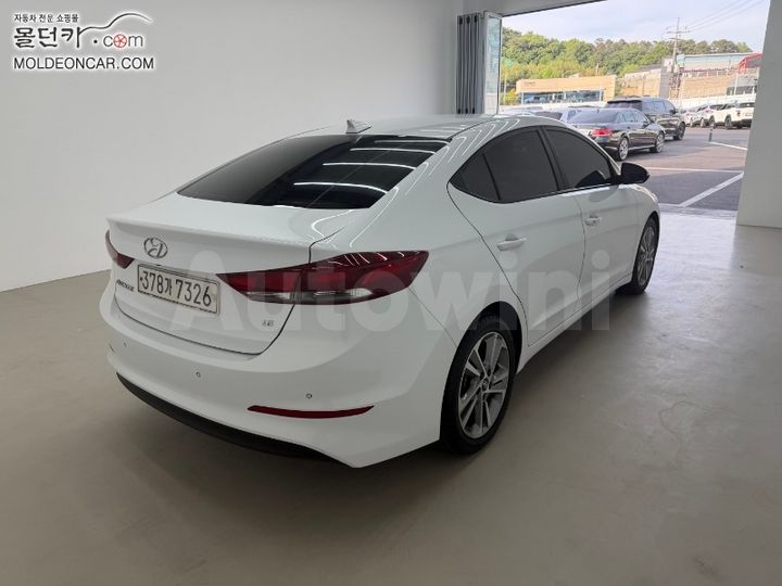 Hyundai Avante 2018 — 3