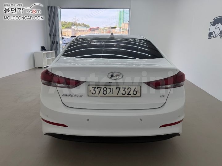 Hyundai Avante 2018 — 4