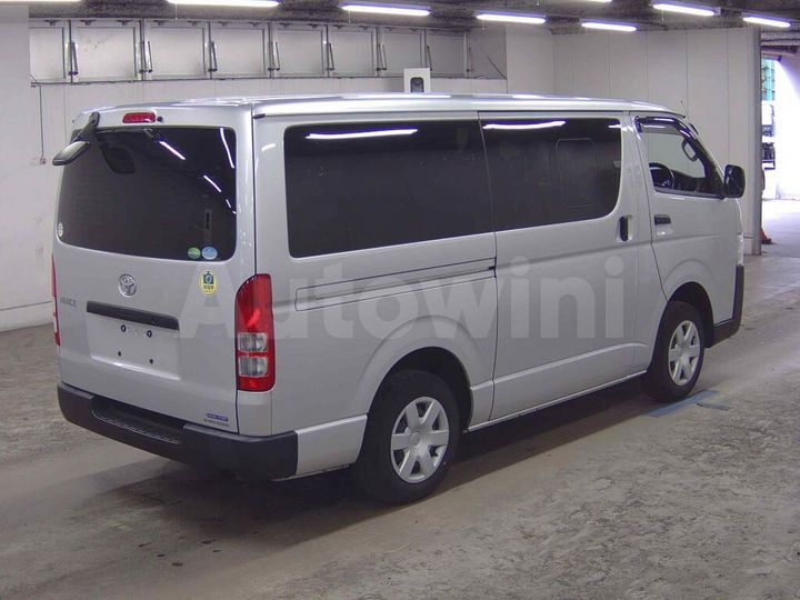 Toyota Hiace 2020 — 4