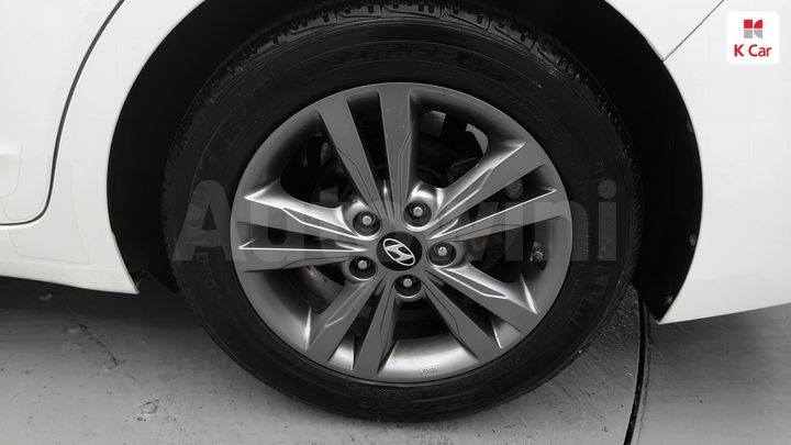 Hyundai Avante 2016 — 3