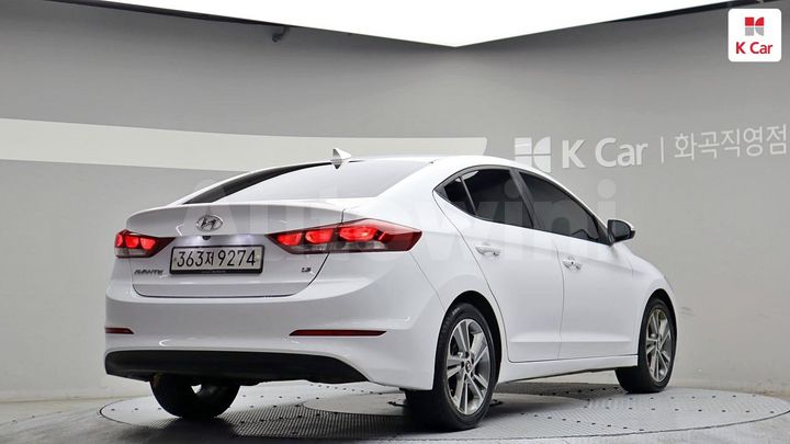 Hyundai Avante 2018 — 4