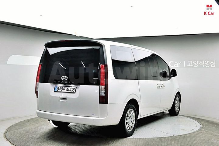 Hyundai Staria 2023 — 4