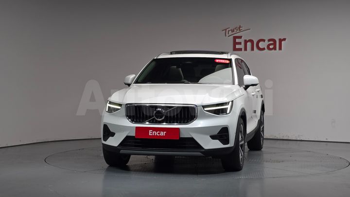 Volvo XC40 2023 — 2