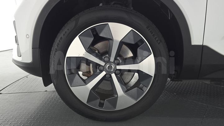 Volvo XC40 2023 — 4