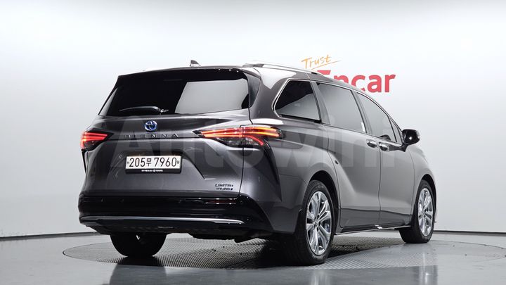 Toyota Sienna 2023 — 2