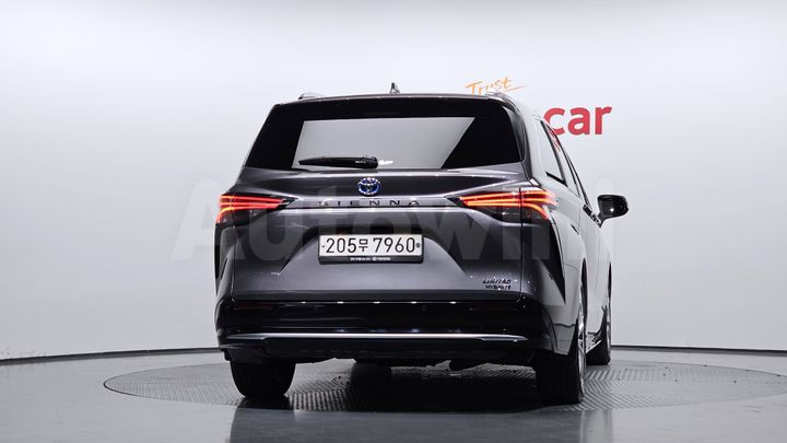 Toyota Sienna 2023 — 4
