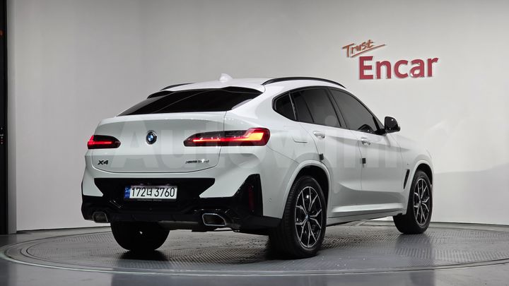 BMW X4 2023 — 2