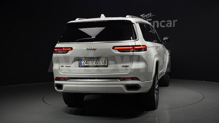 Jeep Cherokee 2023 — 4