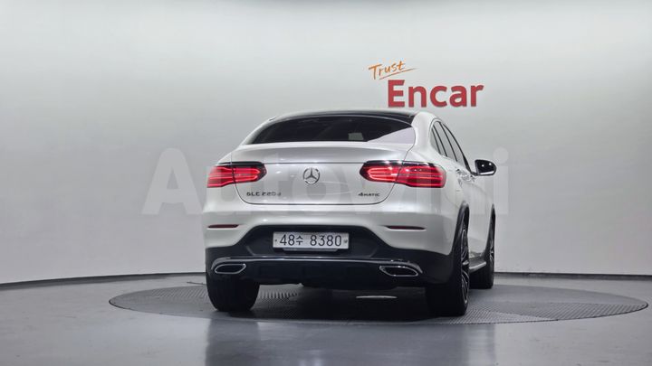 Mercedes Benz GLC Class 2017 — 4