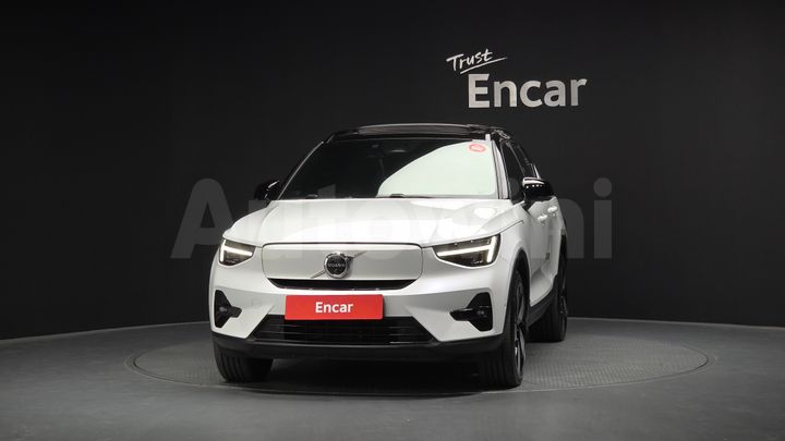 Volvo XC40 2023 — 3