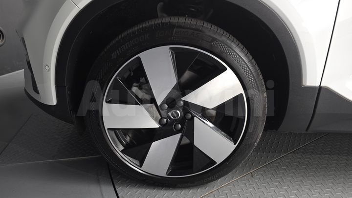 Volvo XC40 2023 — 5